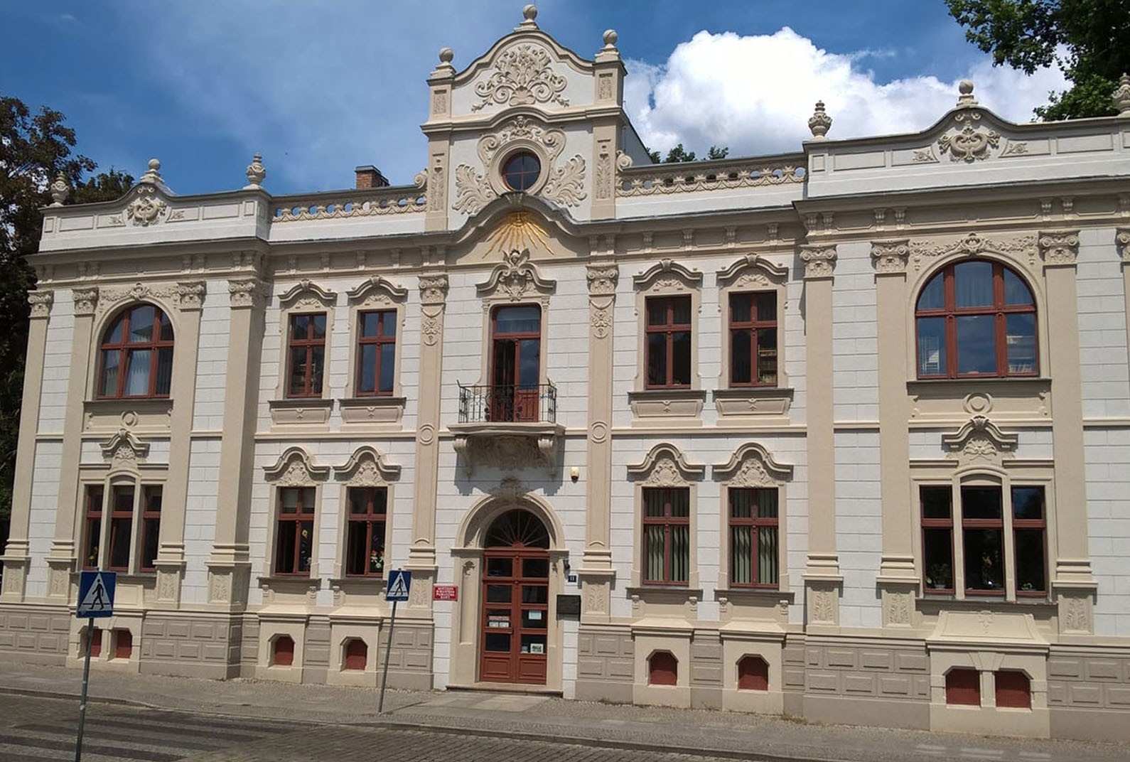 
RENOWACJA ZABYTKÓW 
Alta Sp. z o.o.
Galeria  Kontakt 
